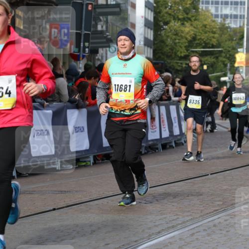 05.10.2025 - 20. swb-Marathon Bremen Strokosch-Dieckow http://msf.ph/oto/9259802 05.10.2025 11:05:33 Ziel 7654, 9210, 9419, 9752, 10025, 10426, 10437, 10511, 10542, 10843, 10844, 10999, 11164, 11676, 11681 meine-sportfotos.de