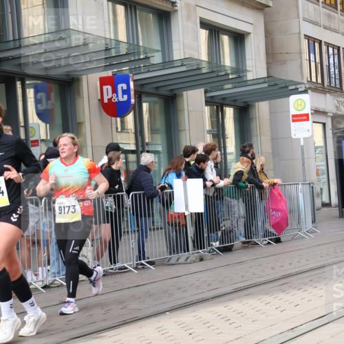 05.10.2025 - 20. swb-Marathon Bremen Strokosch-Dieckow http://msf.ph/oto/9259810 05.10.2025 11:00:06 Ziel 7177, 7178, 7215, 9173, 9177, 9271, 9495, 9531, 9672, 10063, 10067, 10071, 10079, 10217, 10406, 10492, 10504, 10794, 10919, 10930, 10985, 11003, 11050, 11063, 11071, 11162, 11255, 11263, 11424, 11511, 11534, 11595, 11610, 11619, 11699, 7177, 7178, 7215, 9173, 9177, 9271, 9495, 9531, 9672, 10063, 10067, 10071, 10079, 10217, 10406, 10492, 10504, 10794, 10919, 10930, 10985, 11003, 11050, 11063, 11071, 11162, 11255, 11263, 11424, 11511 meine-sportfotos.de