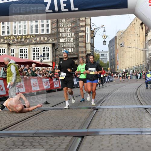 05.10.2025 - 20. swb-Marathon Bremen Yannick Fuchs http://msf.ph/oto/9259815 05.10.2025 10:48:01 Ziel 9929, 10089, 10929, 11628 meine-sportfotos.de