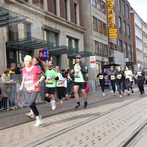 05.10.2025 - 20. swb-Marathon Bremen Strokosch-Dieckow http://msf.ph/oto/9259867 05.10.2025 11:00:08 Ziel 7178, 7215, 9173, 9177, 9271, 9272, 9495, 9531, 10063, 10067, 10071, 10079, 10217, 10406, 10492, 10504, 10518, 10794, 10930, 10985, 11003, 11063, 11071, 11162, 11255, 11263, 11424, 11511, 11534, 11595, 11610, 11619, 11699, 7178, 7215, 9173, 9177, 9271, 9272, 9495, 9531, 10063, 10067, 10071, 10079, 10217, 10406, 10492, 10504, 10518, 10794, 10930, 10985, 11003, 11063, 11071, 11162, 11255, 11263, 11424, 11511 meine-sportfotos.de