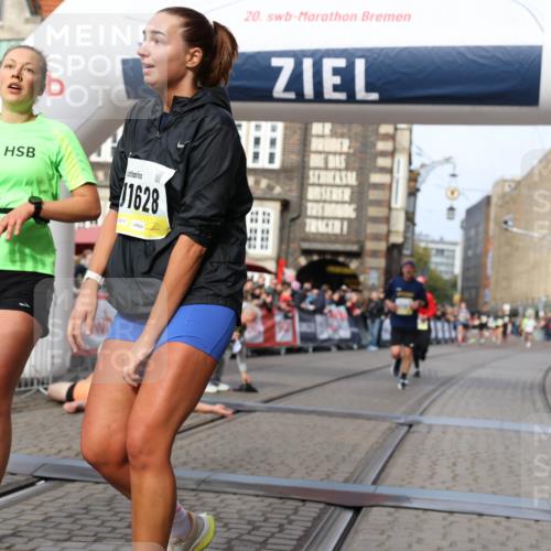 05.10.2025 - 20. swb-Marathon Bremen Yannick Fuchs http://msf.ph/oto/9259991 05.10.2025 10:48:04 Ziel 9929, 10089, 10266, 11187, 11628 meine-sportfotos.de