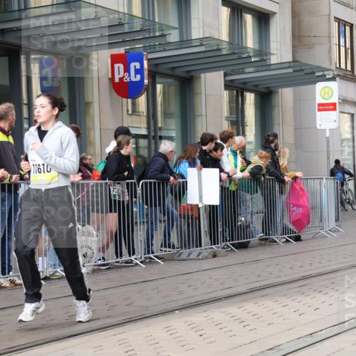 05.10.2025 - 20. swb-Marathon Bremen Strokosch-Dieckow http://msf.ph/oto/9260054 05.10.2025 11:00:16 Ziel 7178, 7215, 9173, 9177, 9271, 9272, 9327, 9389, 9531, 9827, 9858, 10063, 10067, 10071, 10079, 10182, 10217, 10504, 10518, 10571, 10690, 10794, 10872, 10901, 10930, 11003, 11034, 11071, 11162, 11255, 11511, 11534, 11595, 11610, 11619, 7178, 7215, 9173, 9177, 9271, 9272, 9327, 9389, 9531, 9827, 9858, 10063, 10067, 10071, 10079, 10182, 10217, 10504, 10518, 10571, 10690, 10794, 10872, 10901, 10930, 11003, 11034, 11071, 11162, 11255, 11511 meine-sportfotos.de