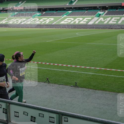 05.10.2025 - 20. swb-Marathon Bremen Michael Burmester http://msf.ph/oto/9260085 05.10.2025 10:49:41 Laufen im Stadion 9247, 9405, 9445, 9513, 9688, 9733, 9808, 9857, 10072, 10133, 10184, 10373, 10488, 10700, 10720, 10724, 10731, 11190, 11625, 11643, 9753, 10361, 10362, 11216 meine-sportfotos.de