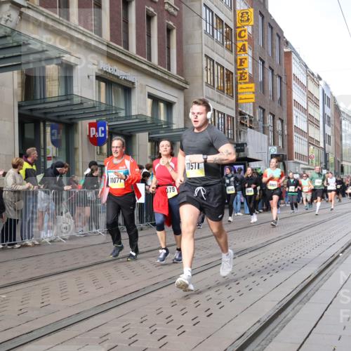 05.10.2025 - 20. swb-Marathon Bremen Strokosch-Dieckow http://msf.ph/oto/9260110 05.10.2025 11:00:19 Ziel 7178, 7215, 9173, 9177, 9271, 9272, 9327, 9389, 9531, 9827, 9858, 10063, 10071, 10079, 10182, 10217, 10518, 10571, 10690, 10872, 10901, 10930, 11003, 11034, 11071, 11155, 11162, 11255, 11511, 11534, 11595, 11610, 11619, 7178, 7215, 9173, 9177, 9271, 9272, 9327, 9389, 9531, 9827, 9858, 10063, 10071, 10079, 10182, 10217, 10518, 10571, 10690, 10872, 10901, 10930, 11003, 11034, 11071, 11155, 11162, 11255, 11511 meine-sportfotos.de