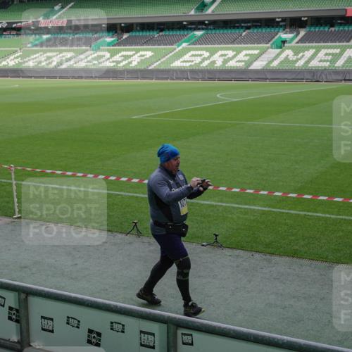 05.10.2025 - 20. swb-Marathon Bremen Michael Burmester http://msf.ph/oto/9260119 05.10.2025 10:49:47 Laufen im Stadion 9247, 9405, 9445, 9513, 9688, 9733, 9808, 9857, 10035, 10072, 10133, 10184, 10373, 10488, 10700, 10720, 10724, 10731, 11190, 11643, 9753, 11216, 11625 meine-sportfotos.de