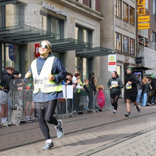 05.10.2025 - 20. swb-Marathon Bremen Strokosch-Dieckow http://msf.ph/oto/9260356 05.10.2025 11:00:30 Ziel 9208, 9272, 9327, 9389, 9600, 9827, 9858, 9954, 10182, 10228, 10258, 10359, 10518, 10571, 10690, 10872, 10901, 11034, 11155, 11162, 9208, 9272, 9327, 9389, 9600, 9827, 9858, 9954, 10182, 10228, 10258, 10359, 10518, 10571, 10690, 10872, 10901, 11034, 11155, 11162 meine-sportfotos.de
