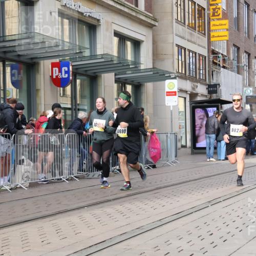 05.10.2025 - 20. swb-Marathon Bremen Strokosch-Dieckow http://msf.ph/oto/9260384 05.10.2025 11:00:32 Ziel 9208, 9272, 9305, 9327, 9389, 9600, 9827, 9858, 9954, 10182, 10228, 10258, 10359, 10518, 10571, 10690, 10872, 10901, 11034, 11053, 11155, 9208, 9272, 9305, 9327, 9389, 9600, 9827, 9858, 9954, 10182, 10228, 10258, 10359, 10518, 10571, 10690, 10872, 10901, 11034, 11053, 11155 meine-sportfotos.de