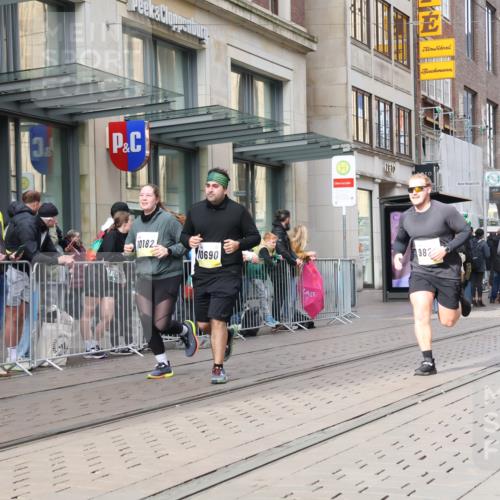05.10.2025 - 20. swb-Marathon Bremen Strokosch-Dieckow http://msf.ph/oto/9260395 05.10.2025 11:00:32 Ziel 9208, 9272, 9305, 9327, 9389, 9600, 9827, 9858, 9954, 10182, 10228, 10258, 10359, 10518, 10571, 10690, 10872, 10901, 11034, 11053, 11155, 9208, 9272, 9305, 9327, 9389, 9600, 9827, 9858, 9954, 10182, 10228, 10258, 10359, 10518, 10571, 10690, 10872, 10901, 11034, 11053, 11155 meine-sportfotos.de