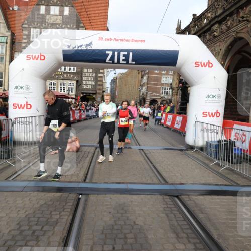 05.10.2025 - 20. swb-Marathon Bremen Yannick Fuchs http://msf.ph/oto/9260442 05.10.2025 10:48:29 Ziel 8787, 9223, 9293, 9404, 9641, 9665, 9704, 9706, 9810, 9958, 10109, 10211, 10931, 11119, 11292, 11561, 11637 meine-sportfotos.de