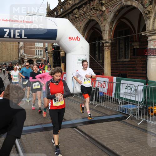 05.10.2025 - 20. swb-Marathon Bremen Yannick Fuchs http://msf.ph/oto/9260513 05.10.2025 10:48:31 Ziel 8787, 9223, 9298, 9404, 9641, 9665, 9704, 9810, 9958, 10109, 10131, 10211, 11119, 11292, 11637 meine-sportfotos.de