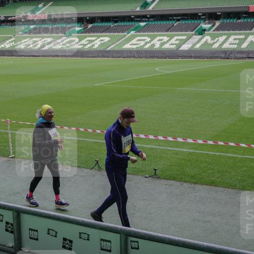 05.10.2025 - 20. swb-Marathon Bremen Michael Burmester http://msf.ph/oto/9260548 05.10.2025 10:52:21 Laufen im Stadion 10144, 10300, 10774, 11313, 11314, 11572, 11697, 11698, 9763, 11313, 11314 meine-sportfotos.de