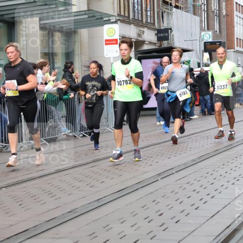 05.10.2025 - 20. swb-Marathon Bremen Strokosch-Dieckow http://msf.ph/oto/9260847 05.10.2025 11:00:56 Ziel 9182, 9305, 9443, 9613, 9880, 9925, 10477, 10544, 10630, 10762, 10914, 11053, 11194, 11337, 11338, 11524, 11597, 11633, 11680, 11688, 11719, 9182, 9305, 9443, 9613, 9880, 9925, 10477, 10544, 10630, 10762, 10914, 11053, 11194, 11337, 11338, 11524, 11597, 11633, 11680, 11688, 11719 meine-sportfotos.de
