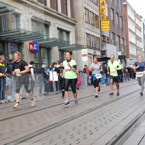 05.10.2025 - 20. swb-Marathon Bremen Strokosch-Dieckow http://msf.ph/oto/9260876 05.10.2025 11:00:57 Ziel 9182, 9286, 9443, 9613, 9880, 9925, 10477, 10544, 10630, 10762, 10914, 11053, 11194, 11337, 11338, 11524, 11597, 11633, 11680, 11688, 11719, 9182, 9286, 9443, 9613, 9880, 9925, 10477, 10544, 10630, 10762, 10914, 11053, 11194, 11337, 11338, 11524, 11597, 11633, 11680, 11688, 11719 meine-sportfotos.de