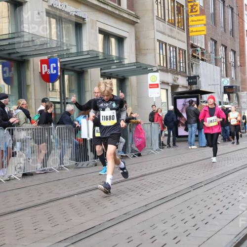 05.10.2025 - 20. swb-Marathon Bremen Strokosch-Dieckow http://msf.ph/oto/9261031 05.10.2025 11:01:06 Ziel 7908, 9278, 9286, 9322, 9371, 9432, 9613, 9925, 10030, 10056, 10157, 10324, 10336, 10544, 10562, 10762, 11194, 11223, 11463, 11493, 11597, 11633, 11680, 11688, 11732, 11733, 7908, 9278, 9286, 9322, 9371, 9432, 9613, 9925, 10030, 10056, 10157, 10324, 10336, 10544, 10562, 10762, 11194, 11223, 11463, 11493, 11597, 11633, 11680, 11688, 11732, 11733 meine-sportfotos.de