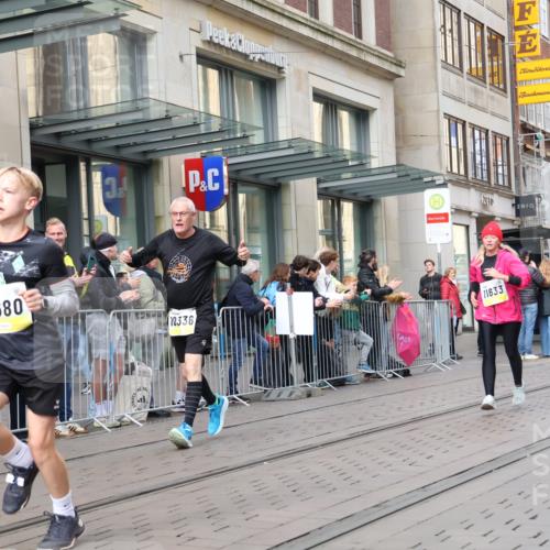 05.10.2025 - 20. swb-Marathon Bremen Strokosch-Dieckow http://msf.ph/oto/9261057 05.10.2025 11:01:07 Ziel 7908, 9278, 9286, 9322, 9371, 9432, 9613, 9925, 10026, 10030, 10056, 10157, 10324, 10336, 10544, 10562, 10762, 11194, 11223, 11463, 11493, 11633, 11680, 11688, 11732, 11733, 7908, 9278, 9286, 9322, 9371, 9432, 9613, 9925, 10026, 10030, 10056, 10157, 10324, 10336, 10544, 10562, 10762, 11194, 11223, 11463, 11493, 11633, 11680, 11688, 11732, 11733 meine-sportfotos.de