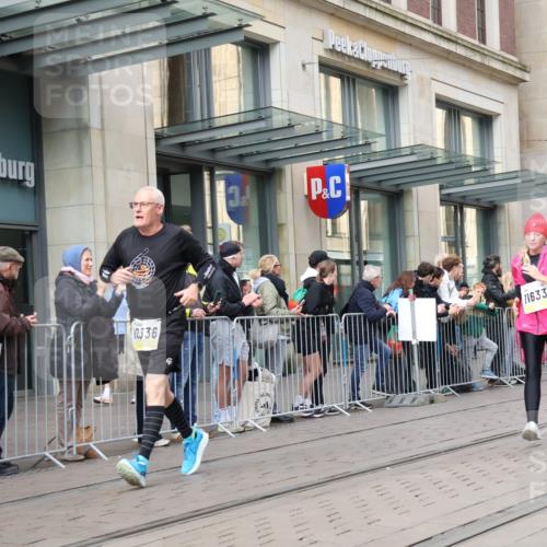 05.10.2025 - 20. swb-Marathon Bremen Strokosch-Dieckow http://msf.ph/oto/9261082 05.10.2025 11:01:07 Ziel 7908, 9278, 9286, 9322, 9371, 9432, 9613, 9925, 10026, 10030, 10056, 10157, 10324, 10336, 10544, 10562, 10762, 11194, 11223, 11463, 11493, 11633, 11680, 11688, 11732, 11733, 7908, 9278, 9286, 9322, 9371, 9432, 9613, 9925, 10026, 10030, 10056, 10157, 10324, 10336, 10544, 10562, 10762, 11194, 11223, 11463, 11493, 11633, 11680, 11688, 11732, 11733 meine-sportfotos.de