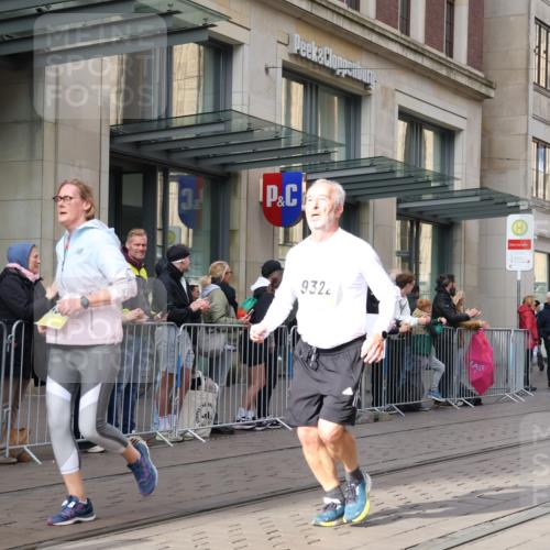 05.10.2025 - 20. swb-Marathon Bremen Strokosch-Dieckow http://msf.ph/oto/9261207 05.10.2025 11:01:13 Ziel 7908, 9189, 9269, 9278, 9286, 9294, 9322, 9371, 9432, 9782, 10026, 10030, 10056, 10157, 10324, 10336, 10370, 10562, 10903, 10904, 11194, 11223, 11463, 11493, 11633, 11688, 11732, 11733, 7908, 9189, 9269, 9278, 9286, 9294, 9322, 9371, 9432, 9782, 10026, 10030, 10056, 10157, 10324, 10336, 10370, 10562, 10903, 10904, 11194, 11223, 11463, 11493, 11633, 11688, 11732, 11733 meine-sportfotos.de