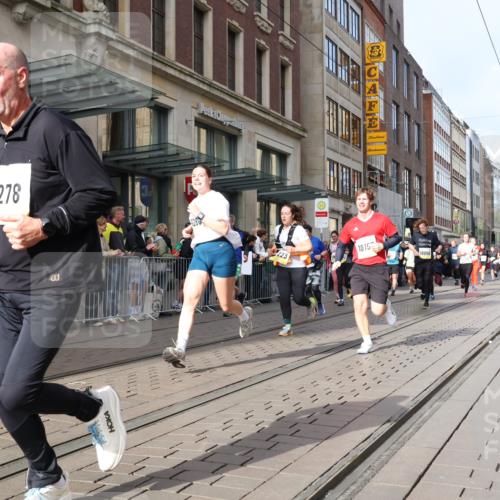 05.10.2025 - 20. swb-Marathon Bremen Strokosch-Dieckow http://msf.ph/oto/9261258 05.10.2025 11:01:16 Ziel 7908, 9189, 9269, 9278, 9286, 9294, 9322, 9371, 9432, 9782, 10004, 10026, 10030, 10056, 10157, 10324, 10336, 10370, 10562, 10903, 10904, 11194, 11223, 11463, 11493, 11633, 11732, 11733, 7908, 9189, 9269, 9278, 9286, 9294, 9322, 9371, 9432, 9782, 10004, 10026, 10030, 10056, 10157, 10324, 10336, 10370, 10562, 10903, 10904, 11194, 11223, 11463, 11493, 11633, 11732, 11733 meine-sportfotos.de