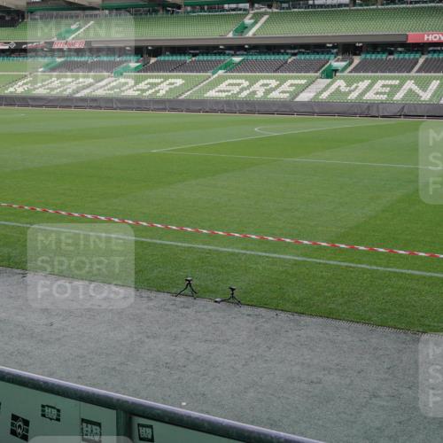 05.10.2025 - 20. swb-Marathon Bremen Michael Burmester http://msf.ph/oto/9261495 05.10.2025 11:00:20 Laufen im Stadion  meine-sportfotos.de