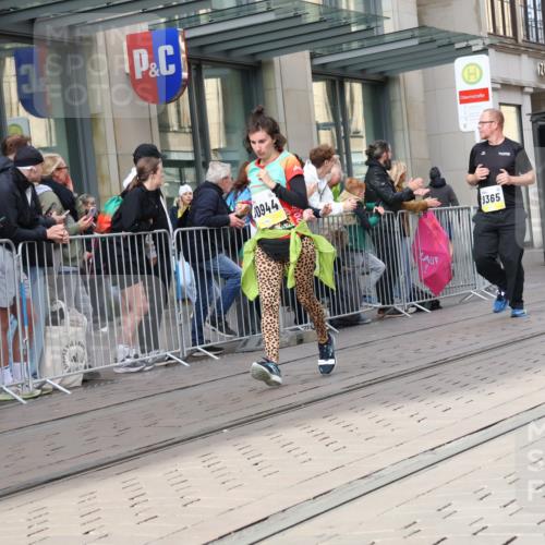 05.10.2025 - 20. swb-Marathon Bremen Strokosch-Dieckow http://msf.ph/oto/9261497 05.10.2025 11:01:34 Ziel 9189, 9237, 9269, 9294, 9324, 9365, 9426, 9536, 9655, 9686, 9782, 10004, 10301, 10370, 10558, 10837, 10855, 10879, 10887, 10903, 10904, 10944, 11415, 11459, 11647, 9189, 9237, 9269, 9294, 9324, 9365, 9426, 9536, 9655, 9686, 9782, 10004, 10301, 10370, 10558, 10837, 10855, 10879, 10887, 10903, 10904, 10944, 11415, 11459, 11647 meine-sportfotos.de
