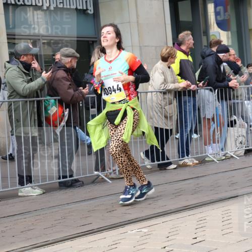 05.10.2025 - 20. swb-Marathon Bremen Strokosch-Dieckow http://msf.ph/oto/9261520 05.10.2025 11:01:35 Ziel 9189, 9237, 9269, 9294, 9324, 9365, 9426, 9536, 9655, 9686, 9782, 10004, 10301, 10370, 10558, 10837, 10855, 10879, 10887, 10903, 10904, 10944, 11014, 11415, 11459, 11647, 9189, 9237, 9269, 9294, 9324, 9365, 9426, 9536, 9655, 9686, 9782, 10004, 10301, 10370, 10558, 10837, 10855, 10879, 10887, 10903, 10904, 10944, 11014, 11415, 11459, 11647 meine-sportfotos.de
