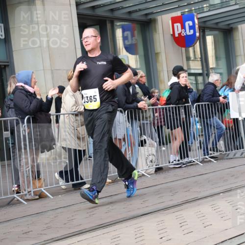 05.10.2025 - 20. swb-Marathon Bremen Strokosch-Dieckow http://msf.ph/oto/9261541 05.10.2025 11:01:36 Ziel 9189, 9237, 9294, 9324, 9365, 9426, 9536, 9655, 9686, 10004, 10301, 10370, 10558, 10837, 10855, 10879, 10887, 10903, 10904, 10944, 11014, 11415, 11459, 11647, 9189, 9237, 9294, 9324, 9365, 9426, 9536, 9655, 9686, 10004, 10301, 10370, 10558, 10837, 10855, 10879, 10887, 10903, 10904, 10944, 11014, 11415, 11459, 11647 meine-sportfotos.de