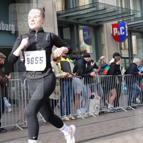 05.10.2025 - 20. swb-Marathon Bremen Strokosch-Dieckow http://msf.ph/oto/9261593 05.10.2025 11:01:40 Ziel 9237, 9324, 9363, 9365, 9426, 9536, 9655, 9686, 10301, 10508, 10558, 10837, 10855, 10879, 10887, 10944, 11014, 11415, 11454, 11459, 11647, 9237, 9324, 9363, 9365, 9426, 9536, 9655, 9686, 10301, 10508, 10558, 10837, 10855, 10879, 10887, 10944, 11014, 11415, 11454, 11459, 11647 meine-sportfotos.de