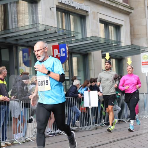 05.10.2025 - 20. swb-Marathon Bremen Strokosch-Dieckow http://msf.ph/oto/9261685 05.10.2025 11:01:45 Ziel 9324, 9363, 9365, 9426, 9536, 9655, 9686, 10130, 10301, 10508, 10558, 10837, 10855, 10879, 10887, 10944, 11014, 11340, 11415, 11454, 11459, 11646, 11647, 9324, 9363, 9365, 9426, 9536, 9655, 9686, 10130, 10301, 10508, 10558, 10837, 10855, 10879, 10887, 10944, 11014, 11340, 11415, 11454, 11459, 11646, 11647 meine-sportfotos.de