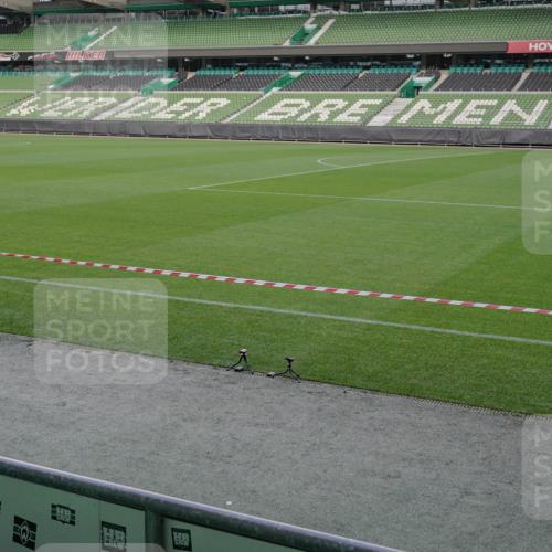 05.10.2025 - 20. swb-Marathon Bremen Michael Burmester http://msf.ph/oto/9261686 05.10.2025 11:01:02 Laufen im Stadion  meine-sportfotos.de