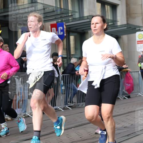 05.10.2025 - 20. swb-Marathon Bremen Strokosch-Dieckow http://msf.ph/oto/9261747 05.10.2025 11:01:47 Ziel 9324, 9363, 9365, 9426, 9536, 9686, 9748, 10130, 10301, 10508, 10558, 10837, 10855, 10879, 10887, 10944, 11014, 11340, 11415, 11454, 11459, 11646, 9324, 9363, 9365, 9426, 9536, 9686, 9748, 10130, 10301, 10508, 10558, 10837, 10855, 10879, 10887, 10944, 11014, 11340, 11415, 11454, 11459, 11646 meine-sportfotos.de