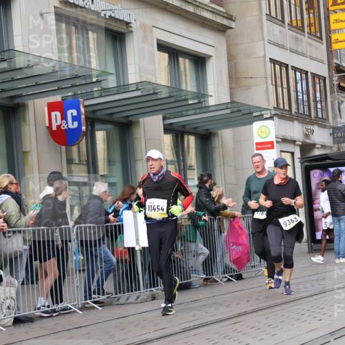 05.10.2025 - 20. swb-Marathon Bremen Strokosch-Dieckow http://msf.ph/oto/9261781 05.10.2025 11:01:49 Ziel 9324, 9363, 9426, 9536, 9686, 9748, 10130, 10301, 10508, 10821, 10829, 10837, 10855, 10879, 10887, 10944, 11014, 11340, 11386, 11415, 11454, 11459, 11646, 9324, 9363, 9426, 9536, 9686, 9748, 10130, 10301, 10508, 10821, 10829, 10837, 10855, 10879, 10887, 10944, 11014, 11340, 11386, 11415, 11454, 11459, 11646 meine-sportfotos.de