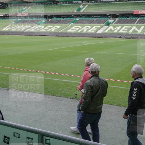 05.10.2025 - 20. swb-Marathon Bremen Michael Burmester http://msf.ph/oto/9261881 05.10.2025 11:04:30 Laufen im Stadion  meine-sportfotos.de
