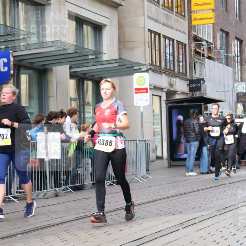 05.10.2025 - 20. swb-Marathon Bremen Strokosch-Dieckow http://msf.ph/oto/9262005 05.10.2025 11:02:07 Ziel 9468, 9647, 9707, 9748, 9802, 9839, 10033, 10093, 10130, 10194, 10595, 10598, 10615, 10821, 10825, 10826, 10829, 10982, 10983, 11110, 11160, 11340, 11386, 11537, 11538, 11646, 11711, 9468, 9647, 9707, 9748, 9802, 9839, 10033, 10093, 10130, 10194, 10595, 10598, 10615, 10821, 10825, 10826, 10829, 10982, 10983, 11110, 11160, 11340, 11386, 11537, 11646 meine-sportfotos.de