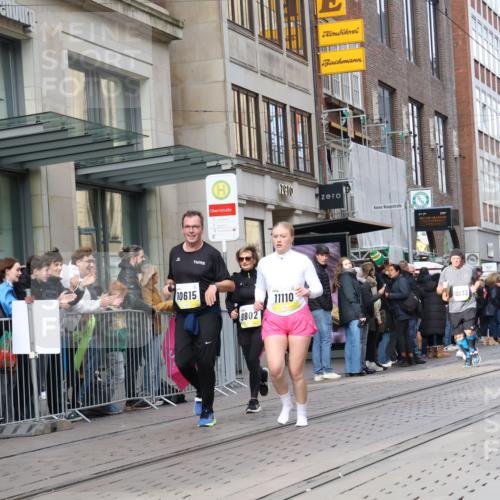 05.10.2025 - 20. swb-Marathon Bremen Strokosch-Dieckow http://msf.ph/oto/9262031 05.10.2025 11:02:09 Ziel 9468, 9647, 9707, 9748, 9802, 9839, 9841, 10033, 10093, 10130, 10194, 10510, 10595, 10598, 10615, 10821, 10825, 10826, 10829, 10982, 10983, 11110, 11160, 11386, 11537, 11538, 11711, 9468, 9647, 9707, 9748, 9802, 9839, 9841, 10033, 10093, 10130, 10194, 10510, 10595, 10598, 10615, 10821, 10825, 10826, 10829, 10982, 10983, 11110, 11160, 11386, 11537 meine-sportfotos.de