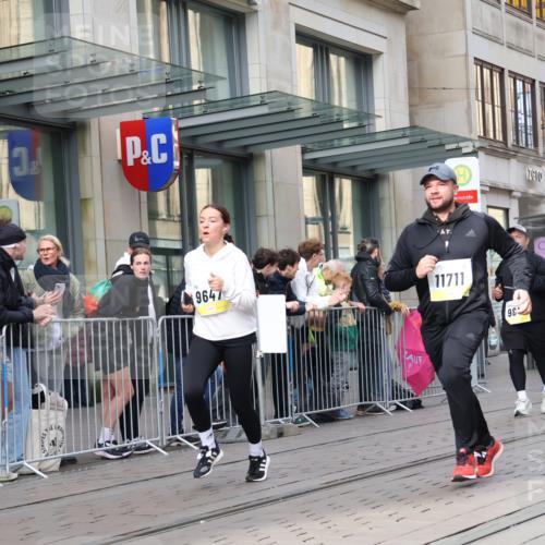 05.10.2025 - 20. swb-Marathon Bremen Strokosch-Dieckow http://msf.ph/oto/9262143 05.10.2025 11:02:18 Ziel 9331, 9360, 9468, 9516, 9647, 9707, 9802, 9839, 9841, 10033, 10129, 10510, 10530, 10595, 10598, 10615, 10734, 10803, 10804, 10825, 10826, 10940, 11024, 11110, 11160, 11193, 11537, 11538, 11576, 11711, 9331, 9360, 9468, 9516, 9647, 9707, 9802, 9839, 9841, 10033, 10129, 10510, 10530, 10595, 10598, 10615, 10734, 10803, 10804, 10825, 10826, 10940, 11024, 11110, 11160, 11193, 11537 meine-sportfotos.de
