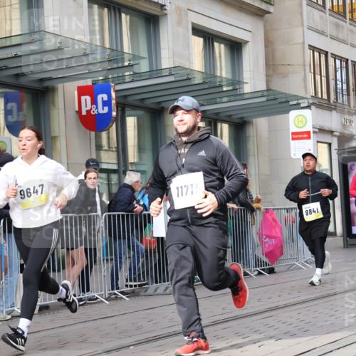 05.10.2025 - 20. swb-Marathon Bremen Strokosch-Dieckow http://msf.ph/oto/9262149 05.10.2025 11:02:19 Ziel 9331, 9360, 9468, 9516, 9647, 9707, 9802, 9839, 9841, 10033, 10129, 10207, 10510, 10530, 10595, 10598, 10615, 10734, 10803, 10804, 10825, 10826, 10940, 11024, 11110, 11160, 11193, 11537, 11538, 11576, 11711, 9331, 9360, 9468, 9516, 9647, 9707, 9802, 9839, 9841, 10033, 10129, 10207, 10510, 10530, 10595, 10598, 10615, 10734, 10803, 10804, 10825, 10826, 10940, 11024, 11110, 11160, 11193, 11537 meine-sportfotos.de