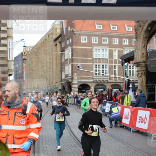 05.10.2025 - 20. swb-Marathon Bremen Yannick Fuchs http://msf.ph/oto/9262213 05.10.2025 10:49:29 Ziel 9206, 9333, 9435, 9708, 10118, 10519, 10715, 10735, 11057, 11319, 11598, 11672 meine-sportfotos.de
