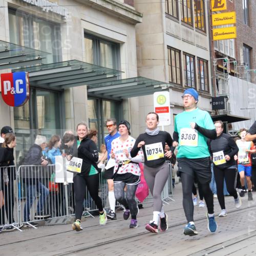 05.10.2025 - 20. swb-Marathon Bremen Strokosch-Dieckow http://msf.ph/oto/9262311 05.10.2025 11:02:30 Ziel 9331, 9360, 9516, 9644, 9841, 9846, 9893, 10129, 10167, 10207, 10510, 10530, 10656, 10734, 10777, 10803, 10804, 10825, 10826, 10876, 10940, 11024, 11087, 11193, 11312, 11504, 11576, 11667, 11668, 11735, 9331, 9360, 9516, 9644, 9841, 9846, 9893, 10129, 10167, 10207, 10510, 10530, 10656, 10734, 10777, 10803, 10804, 10825, 10826, 10876, 10940, 11024, 11087, 11193, 11312, 11504, 11735 meine-sportfotos.de