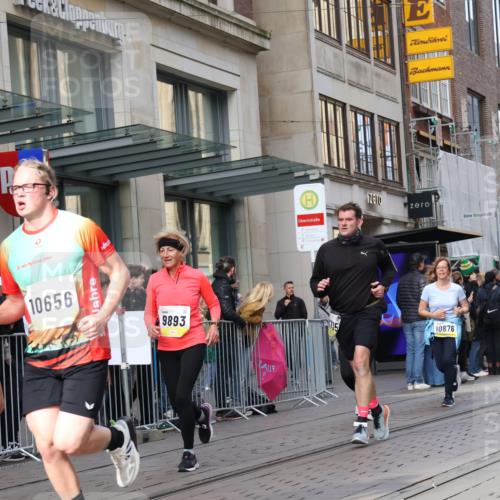 05.10.2025 - 20. swb-Marathon Bremen Strokosch-Dieckow http://msf.ph/oto/9262428 05.10.2025 11:02:36 Ziel 9229, 9300, 9331, 9360, 9516, 9593, 9644, 9661, 9662, 9846, 9893, 10129, 10167, 10185, 10207, 10530, 10656, 10734, 10777, 10803, 10804, 10876, 10940, 11087, 11193, 11312, 11376, 11504, 11576, 11667, 11668, 11682, 11735, 9229, 9300, 9331, 9360, 9516, 9593, 9644, 9661, 9662, 9846, 9893, 10129, 10167, 10185, 10207, 10530, 10656, 10734, 10777, 10803, 10804, 10876, 10940, 11087, 11193, 11312, 11376, 11504, 11682, 11735 meine-sportfotos.de