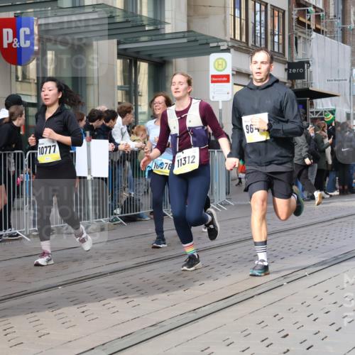 05.10.2025 - 20. swb-Marathon Bremen Strokosch-Dieckow http://msf.ph/oto/9262463 05.10.2025 11:02:38 Ziel 9229, 9300, 9331, 9360, 9516, 9593, 9644, 9661, 9662, 9846, 9893, 10129, 10167, 10185, 10207, 10656, 10734, 10777, 10803, 10804, 10876, 10940, 10996, 11087, 11193, 11312, 11376, 11504, 11576, 11667, 11668, 11682, 11735, 9229, 9300, 9331, 9360, 9516, 9593, 9644, 9661, 9662, 9846, 9893, 10129, 10167, 10185, 10207, 10656, 10734, 10777, 10803, 10804, 10876, 10940, 10996, 11087, 11193, 11312, 11376, 11504, 11682, 11735 meine-sportfotos.de