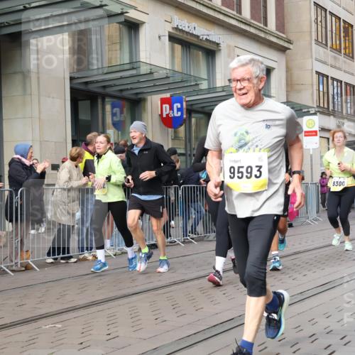 05.10.2025 - 20. swb-Marathon Bremen Strokosch-Dieckow http://msf.ph/oto/9262523 05.10.2025 11:02:45 Ziel 9229, 9300, 9325, 9593, 9644, 9661, 9662, 9846, 9893, 10167, 10185, 10471, 10656, 10777, 10876, 10926, 10996, 11087, 11312, 11376, 11390, 11504, 11667, 11668, 11682, 11735, 9229, 9300, 9325, 9593, 9644, 9661, 9662, 9846, 9893, 10167, 10185, 10471, 10656, 10777, 10876, 10926, 10996, 11087, 11312, 11376, 11390, 11504, 11682, 11735 meine-sportfotos.de