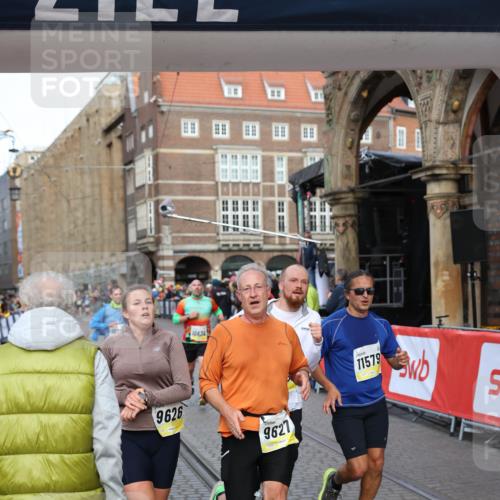 05.10.2025 - 20. swb-Marathon Bremen Yannick Fuchs http://msf.ph/oto/9262611 05.10.2025 10:49:40 Ziel 9233, 9555, 9626, 9627, 10381, 10636, 10673, 10712, 10888, 11487, 11579 meine-sportfotos.de