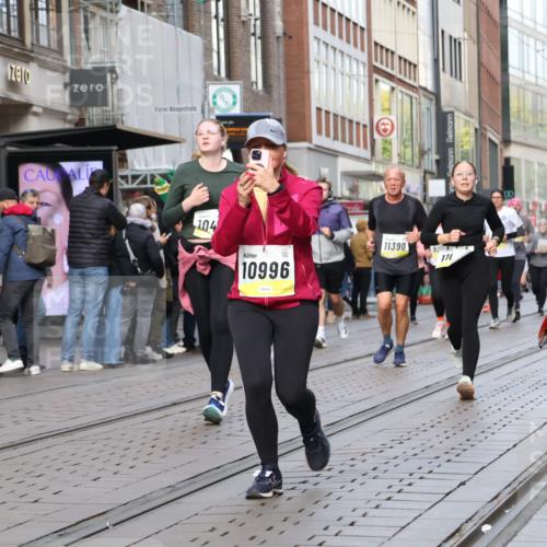 05.10.2025 - 20. swb-Marathon Bremen Strokosch-Dieckow http://msf.ph/oto/9262615 05.10.2025 11:02:51 Ziel 9225, 9229, 9246, 9300, 9325, 9593, 9661, 9662, 9893, 10142, 10185, 10405, 10471, 10777, 10876, 10926, 10963, 10996, 11103, 11124, 11376, 11390, 11467, 11502, 11508, 11509, 11682, 9225, 9229, 9246, 9300, 9325, 9593, 9661, 9662, 9893, 10142, 10185, 10405, 10471, 10777, 10876, 10926, 10963, 10996, 11103, 11124, 11376, 11390, 11467, 11502, 11508, 11509, 11682 meine-sportfotos.de