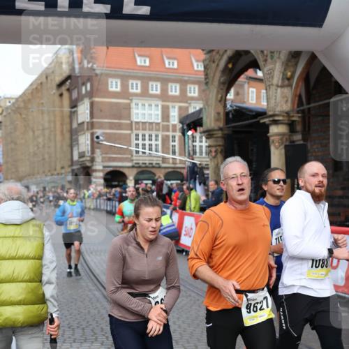 05.10.2025 - 20. swb-Marathon Bremen Yannick Fuchs http://msf.ph/oto/9262625 05.10.2025 10:49:41 Ziel 9233, 9626, 9627, 10381, 10636, 10712, 10888, 11487, 11579 meine-sportfotos.de