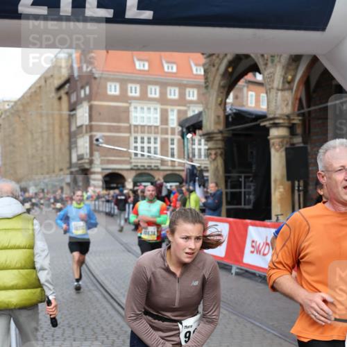 05.10.2025 - 20. swb-Marathon Bremen Yannick Fuchs http://msf.ph/oto/9262652 05.10.2025 10:49:41 Ziel 9233, 9626, 9627, 10381, 10636, 10712, 10888, 11487, 11579 meine-sportfotos.de