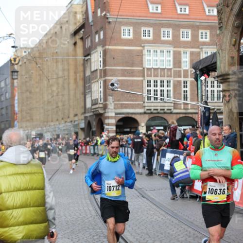 05.10.2025 - 20. swb-Marathon Bremen Yannick Fuchs http://msf.ph/oto/9262665 05.10.2025 10:49:42 Ziel 9626, 9627, 10381, 10636, 10712, 10888, 11579 meine-sportfotos.de