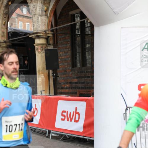 05.10.2025 - 20. swb-Marathon Bremen Yannick Fuchs http://msf.ph/oto/9262685 05.10.2025 10:49:44 Ziel 9626, 9627, 10170, 10636, 10712, 10873, 10888, 11579 meine-sportfotos.de