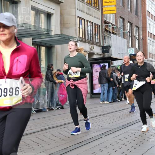 05.10.2025 - 20. swb-Marathon Bremen Strokosch-Dieckow http://msf.ph/oto/9262689 05.10.2025 11:02:54 Ziel 7776, 9224, 9225, 9229, 9246, 9300, 9308, 9325, 9593, 9661, 9662, 9893, 10142, 10185, 10405, 10446, 10471, 10777, 10926, 10963, 10995, 10996, 11103, 11124, 11236, 11376, 11390, 11467, 11502, 11508, 11509, 11682, 7776, 9224, 9225, 9229, 9246, 9300, 9308, 9325, 9593, 9661, 9662, 9893, 10142, 10185, 10405, 10446, 10471, 10777, 10926, 10963, 10995, 10996, 11103, 11124, 11236, 11376, 11390, 11467, 11502, 11508, 11509, 11682 meine-sportfotos.de
