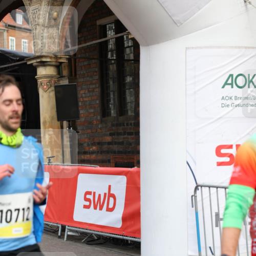 05.10.2025 - 20. swb-Marathon Bremen Yannick Fuchs http://msf.ph/oto/9262698 05.10.2025 10:49:44 Ziel 9626, 9627, 10170, 10636, 10712, 10873, 10888, 11579 meine-sportfotos.de