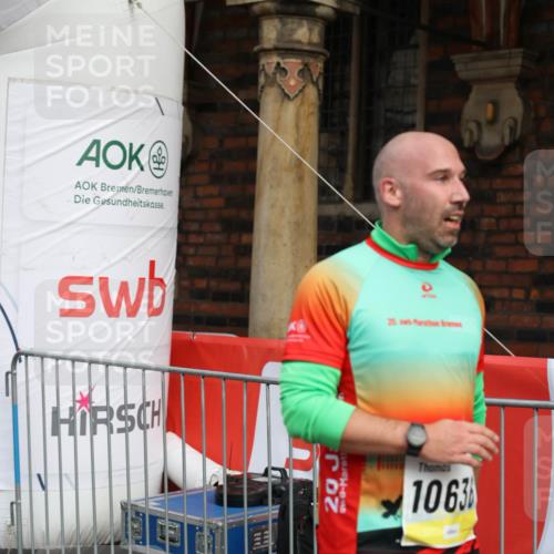 05.10.2025 - 20. swb-Marathon Bremen Yannick Fuchs http://msf.ph/oto/9262711 05.10.2025 10:49:44 Ziel 9626, 9627, 10170, 10636, 10712, 10873, 10888, 11579 meine-sportfotos.de